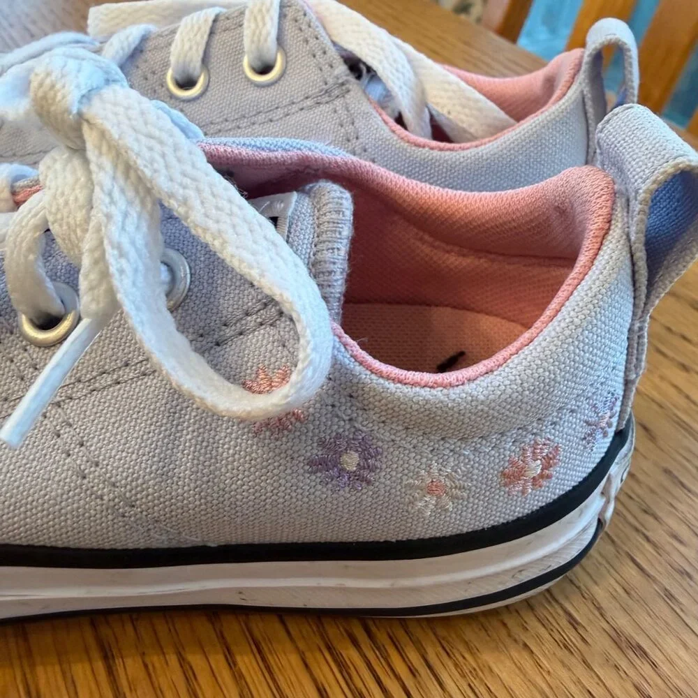 CONVERSE GIRLS LAVENDER PURPLE FLORAL SPRING SHOES SIZE 11